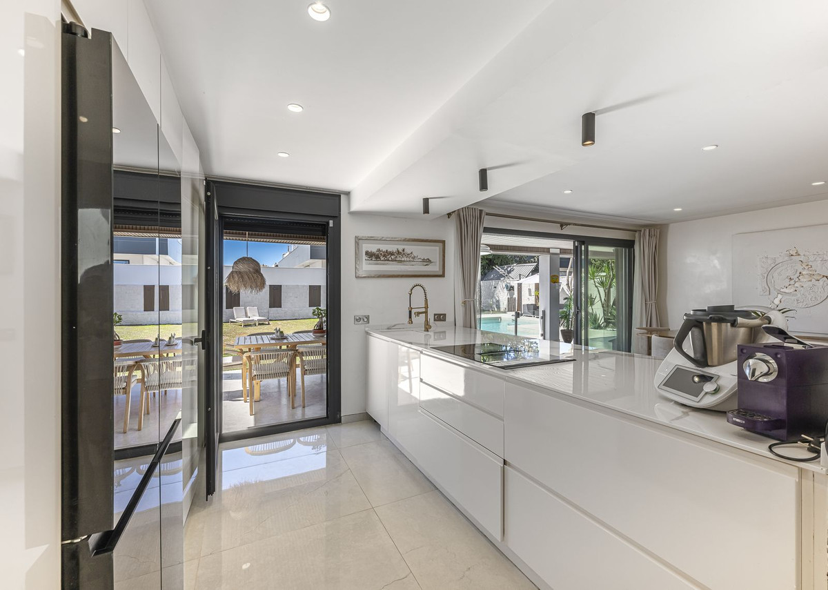 855f74b0771509aa758ac5969a09a29e - 15