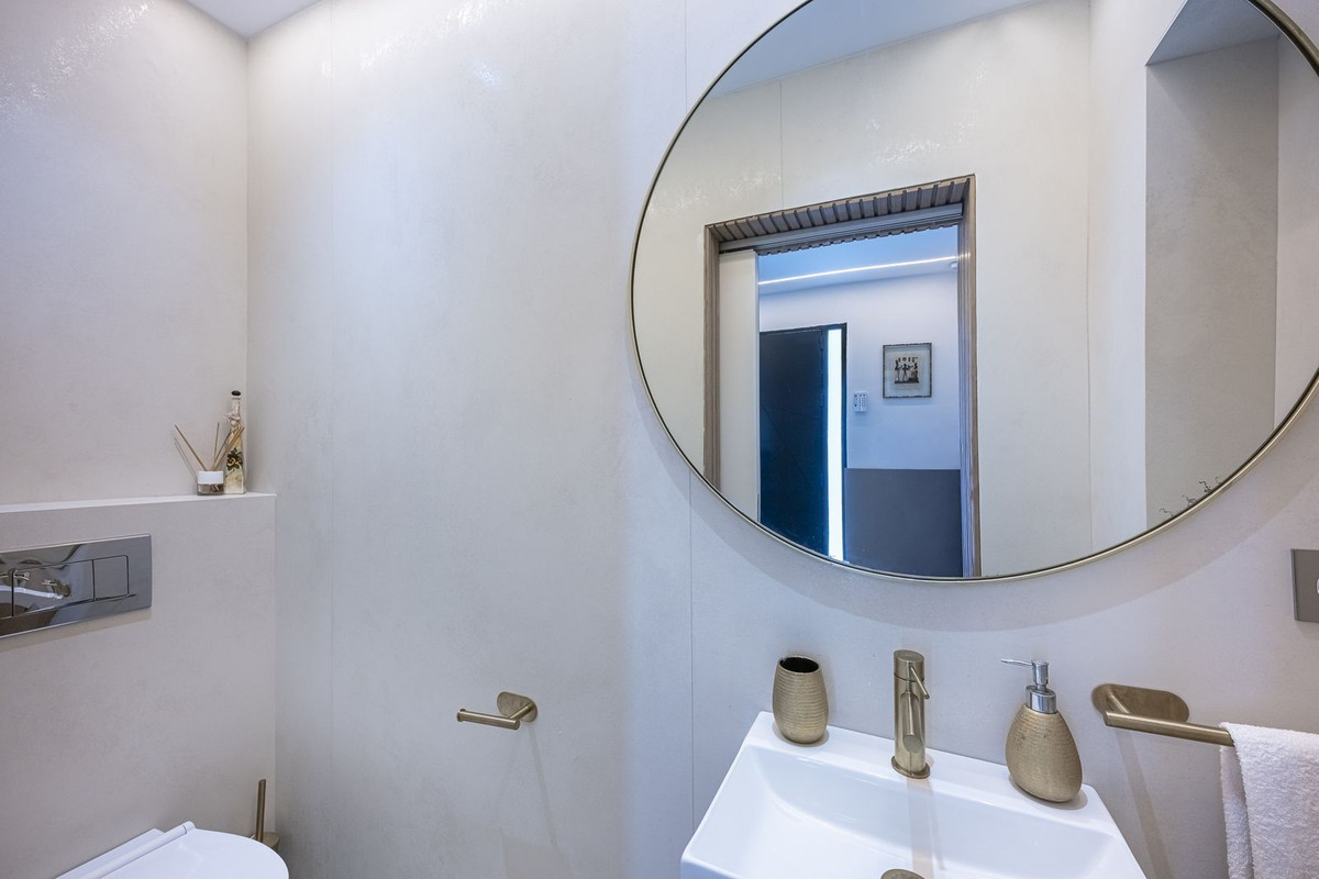 855f74b0771509aa758ac5969a09a29e - 18