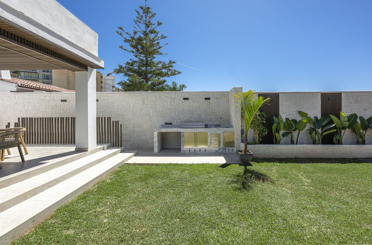 855f74b0771509aa758ac5969a09a29e - 25