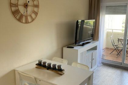 86989cb506a5f4d025ee0e63289505f0 - 13