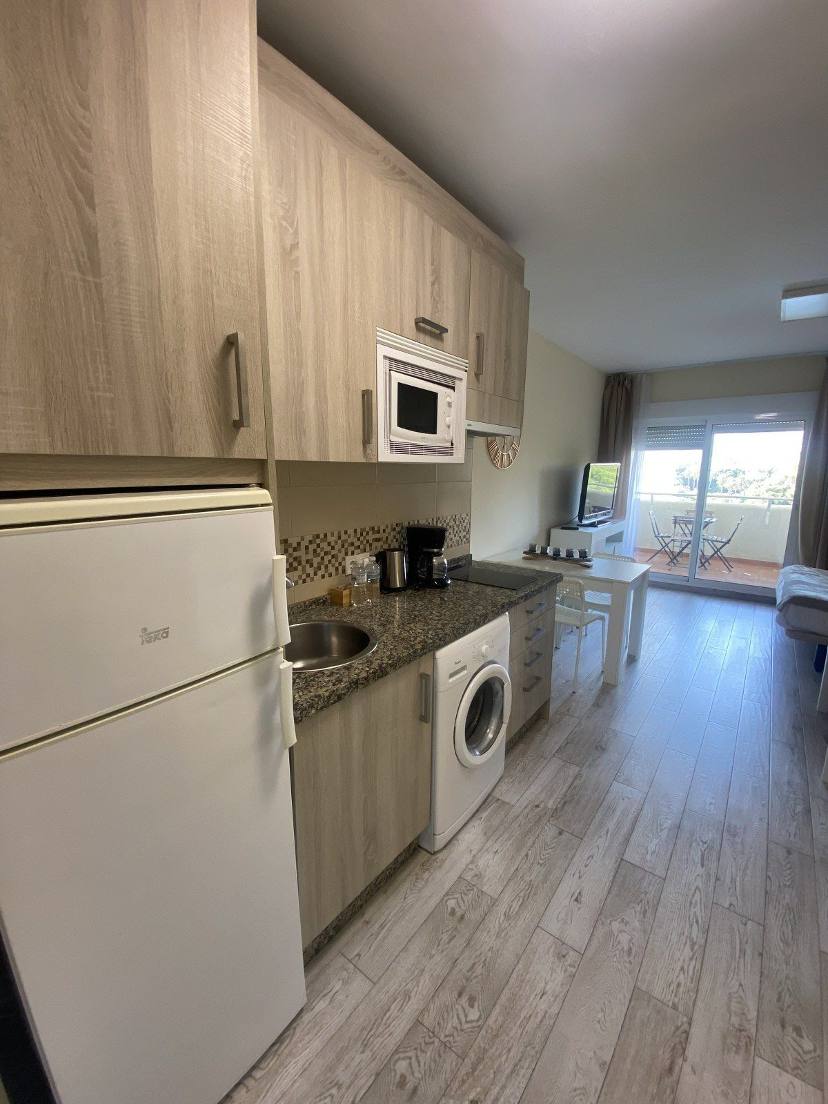 86989cb506a5f4d025ee0e63289505f0 - 14