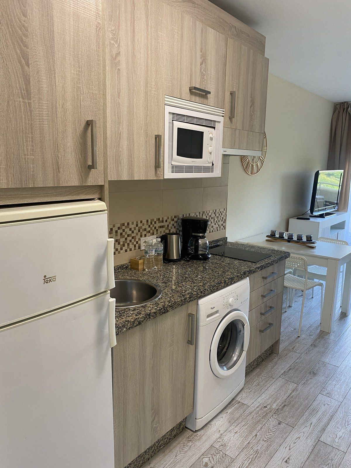 86989cb506a5f4d025ee0e63289505f0 - 15