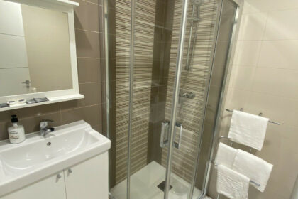 86989cb506a5f4d025ee0e63289505f0 - 17