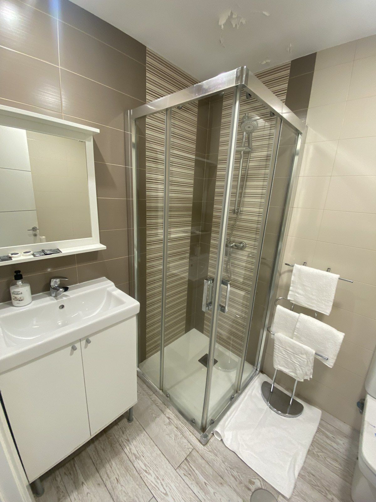 86989cb506a5f4d025ee0e63289505f0 - 17