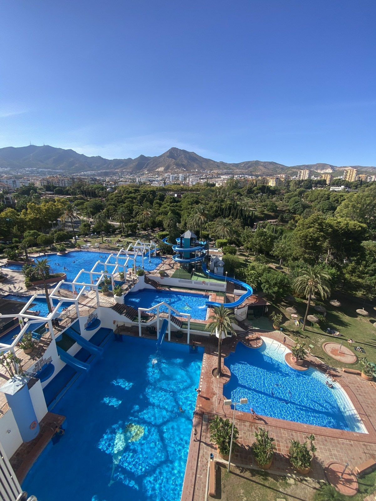 86989cb506a5f4d025ee0e63289505f0 - 4