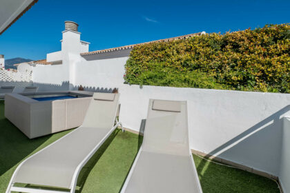 895021c8412313ca57628130adb1b63a - 12