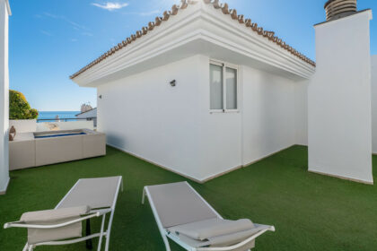 895021c8412313ca57628130adb1b63a - 15