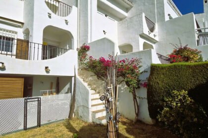 8a027f4ca53aafd930471de3e1978759 - 24