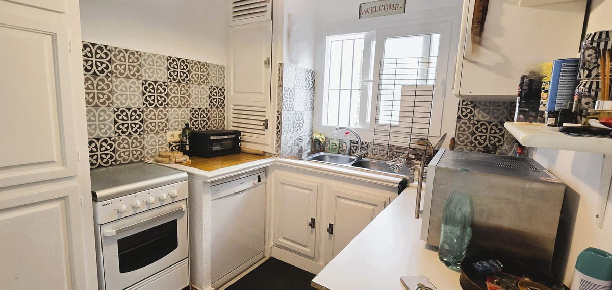 8a027f4ca53aafd930471de3e1978759 - 8