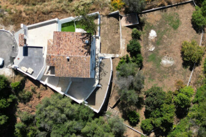 8b31fe8f36754df5df5da1d2c6d9282d - 4