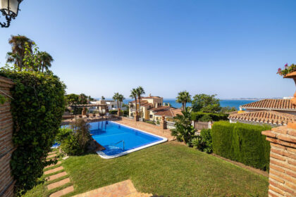 8bf827895102a5466fae43123751d2ed - 12