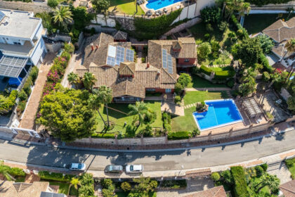 8bf827895102a5466fae43123751d2ed - 3