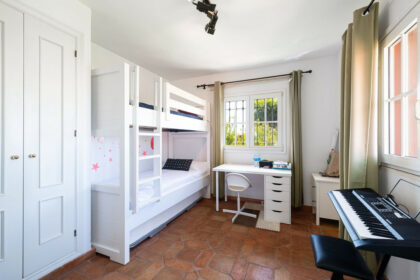 8bf827895102a5466fae43123751d2ed - 30