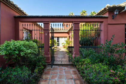 8bf827895102a5466fae43123751d2ed - 8