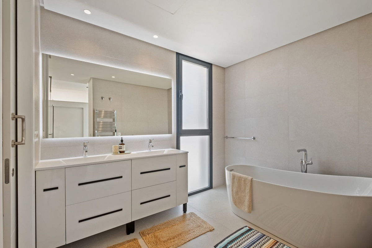 8d08f3e98173dfee195f5a2f21e12f36 - 36