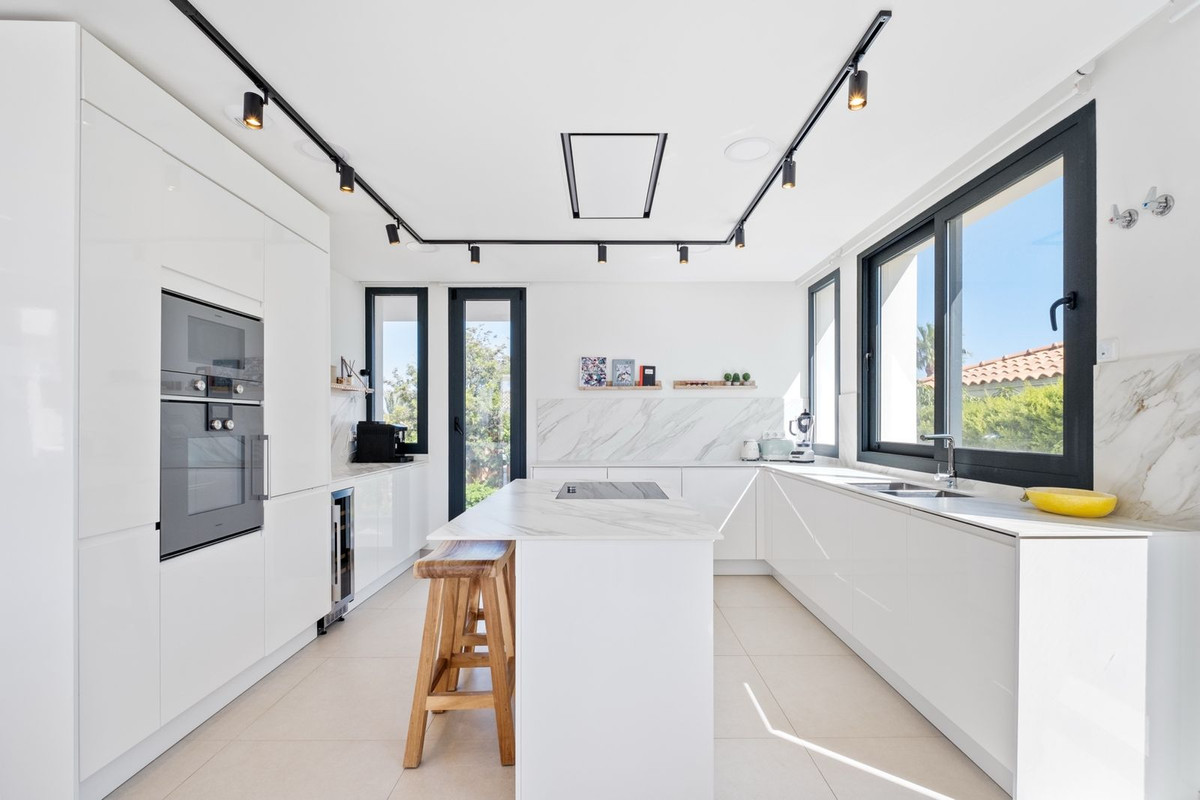 8d08f3e98173dfee195f5a2f21e12f36 - 9