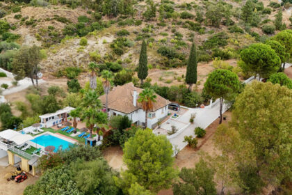 8e4b06806c2d9a2bf271a2e27016f919 - 1