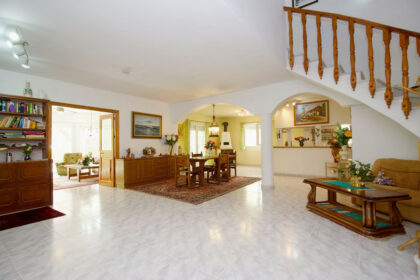 8e4b06806c2d9a2bf271a2e27016f919 - 11