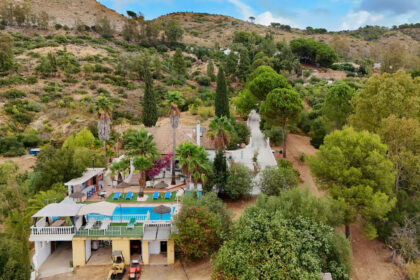 8e4b06806c2d9a2bf271a2e27016f919 - 3