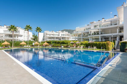 8f3440f8a0966fb05c72c92167650b34 - 1