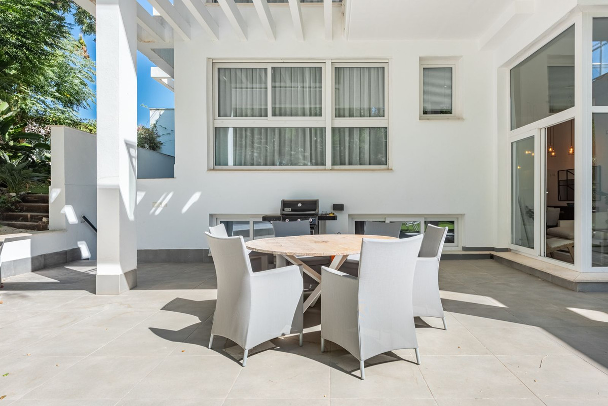 8f3440f8a0966fb05c72c92167650b34 - 10