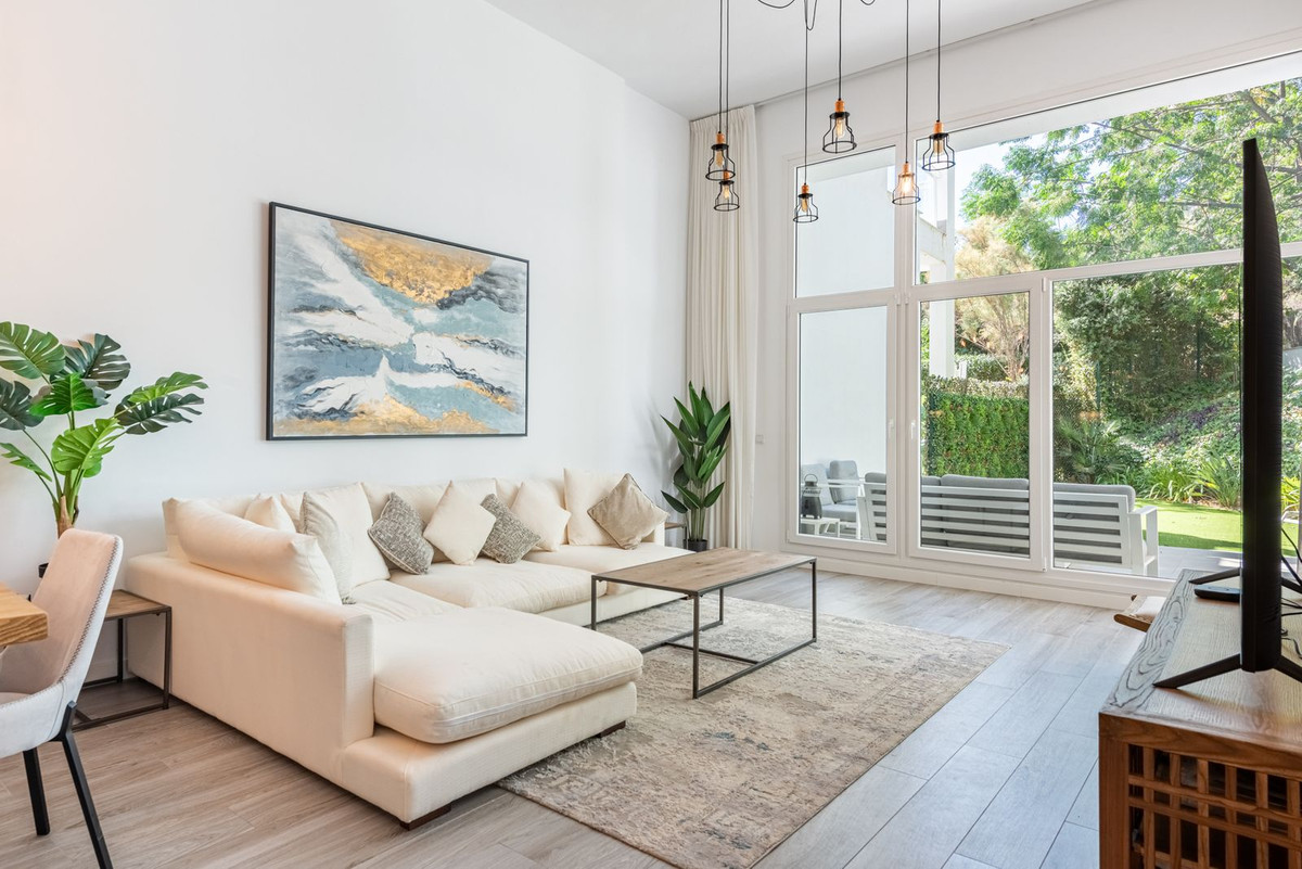 8f3440f8a0966fb05c72c92167650b34 - 12