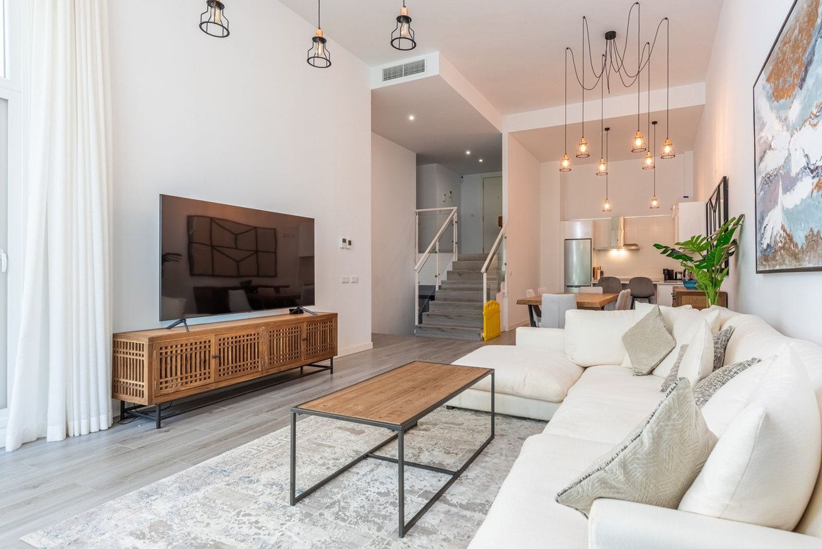 8f3440f8a0966fb05c72c92167650b34 - 14