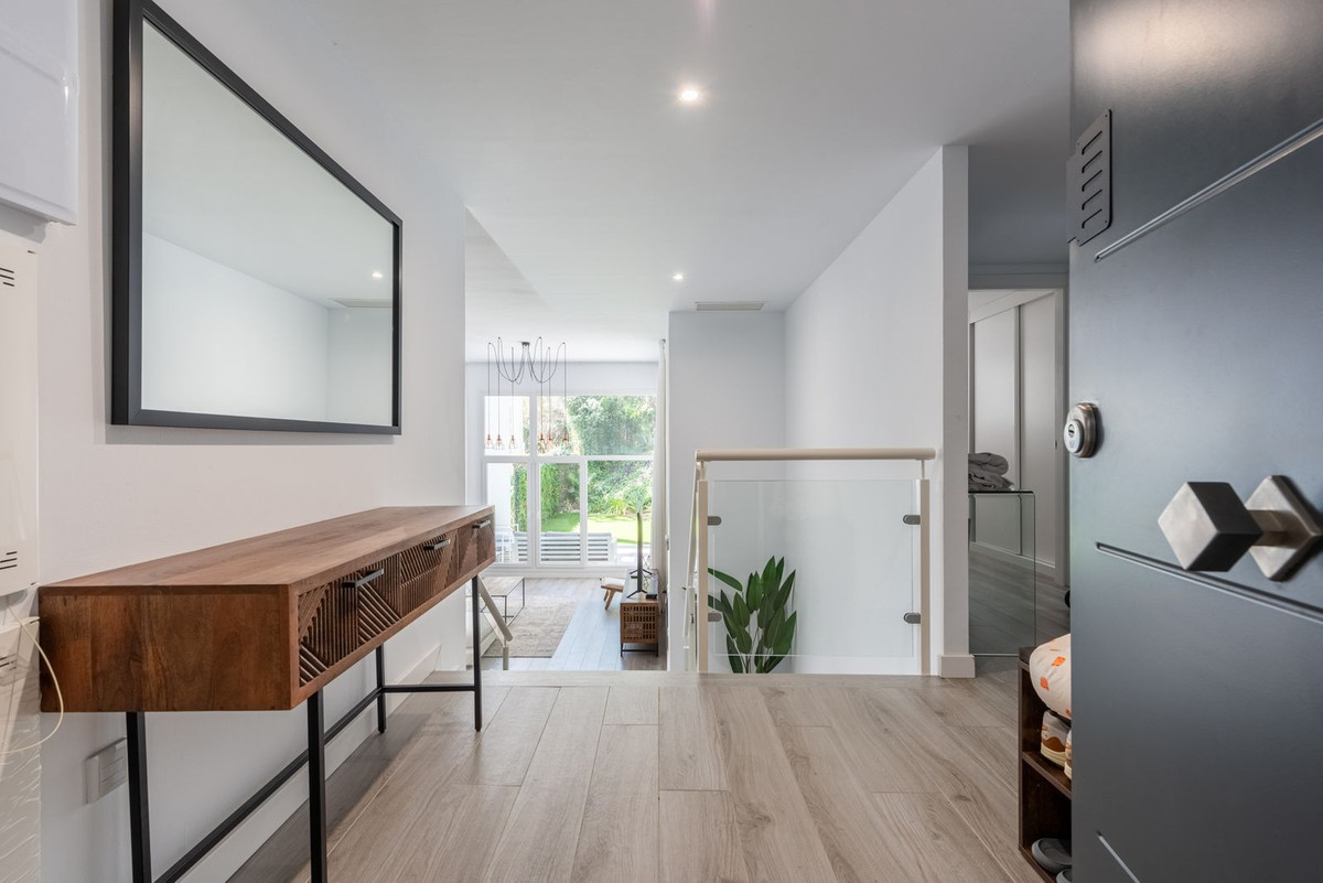 8f3440f8a0966fb05c72c92167650b34 - 17