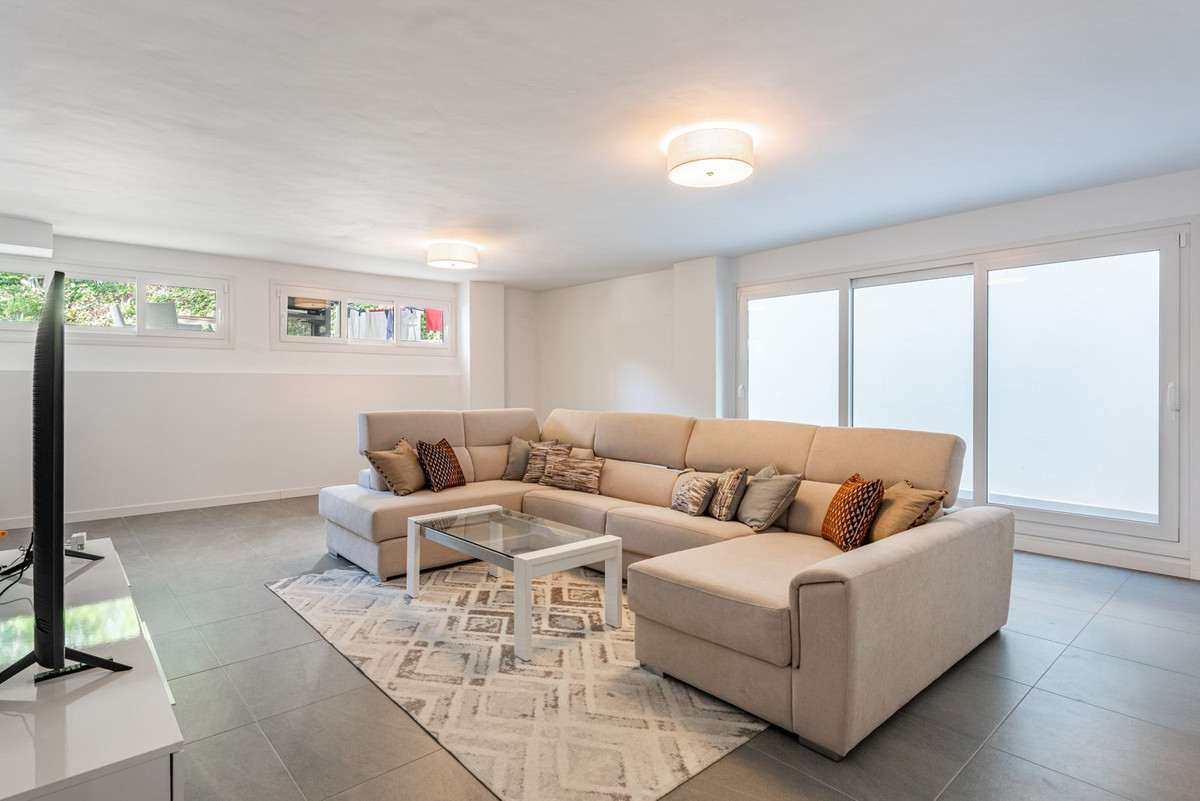 8f3440f8a0966fb05c72c92167650b34 - 19