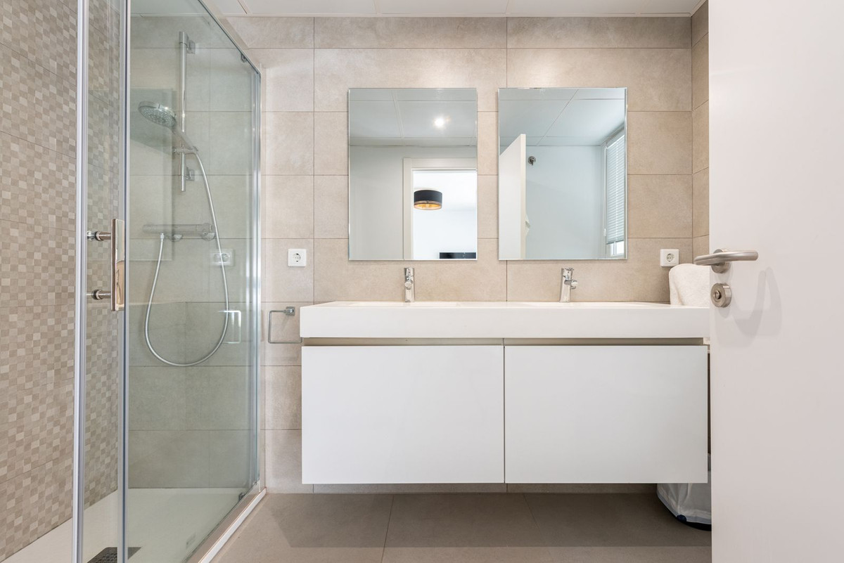 8f3440f8a0966fb05c72c92167650b34 - 23