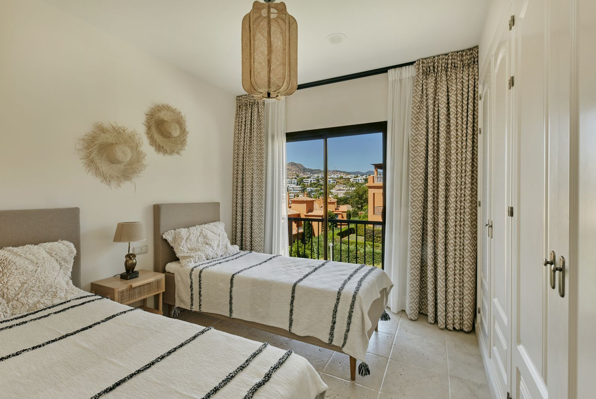 8fde94388eea4db250d255924f3fcc32 - 12