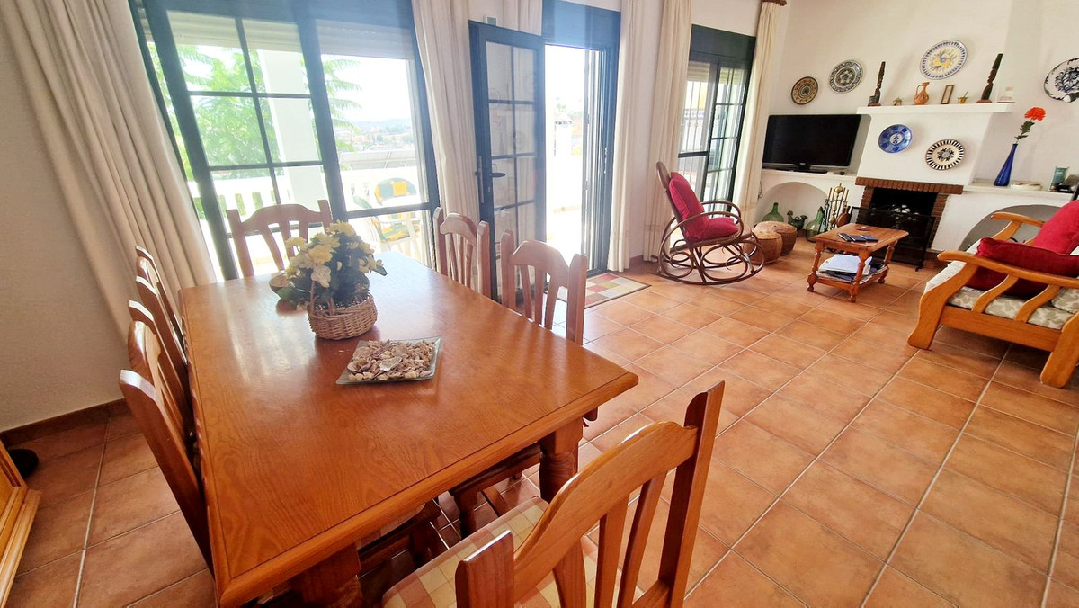 8fe3d40834b4e4acc0f6f9ed8b3ae60b - 18