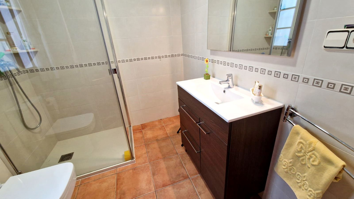 8fe3d40834b4e4acc0f6f9ed8b3ae60b - 24