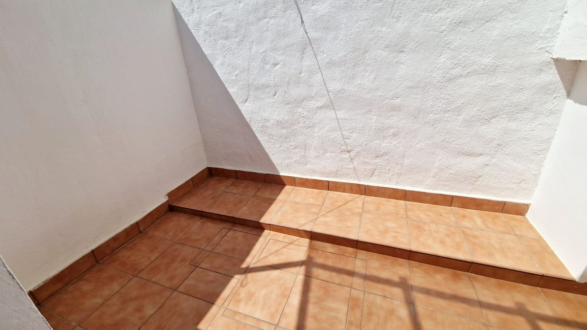 8fe3d40834b4e4acc0f6f9ed8b3ae60b - 28