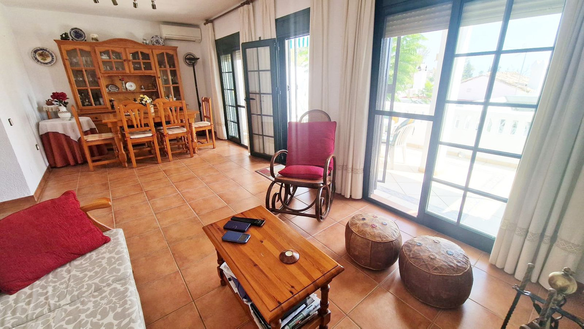 8fe3d40834b4e4acc0f6f9ed8b3ae60b - 32