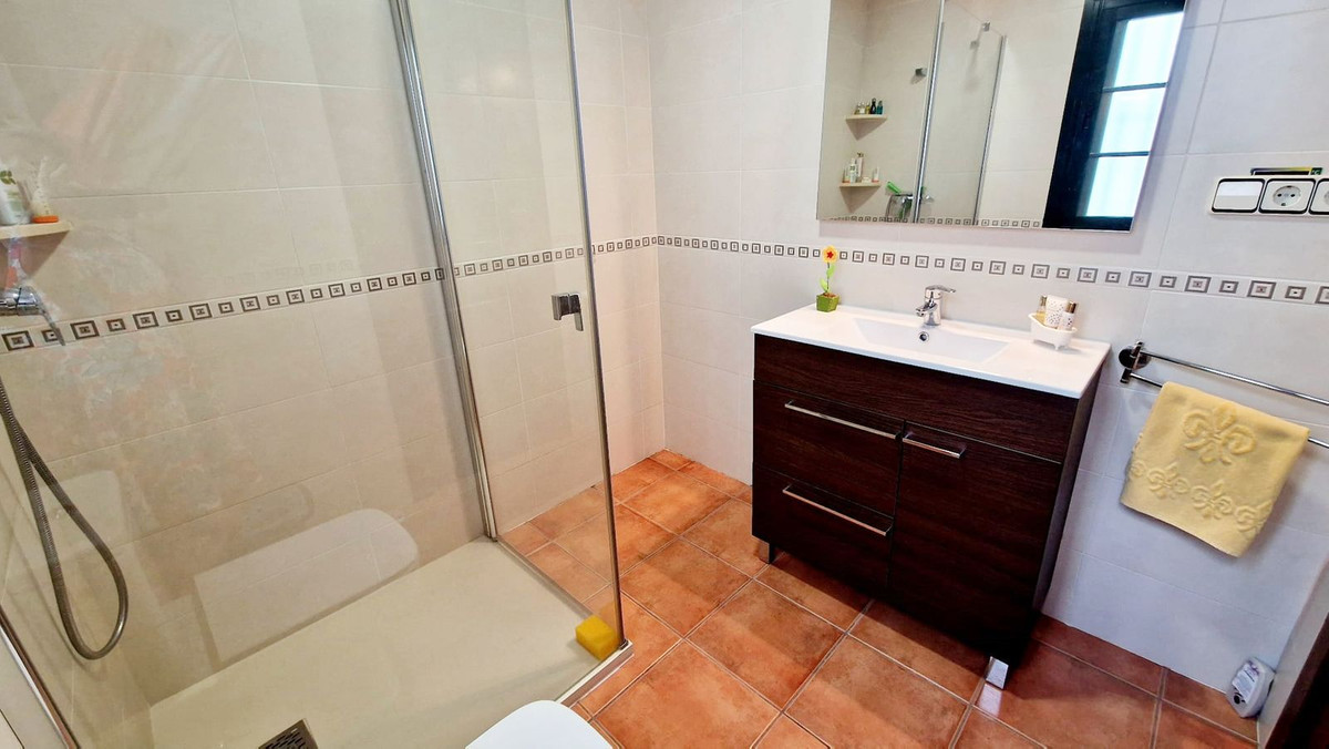 8fe3d40834b4e4acc0f6f9ed8b3ae60b - 33