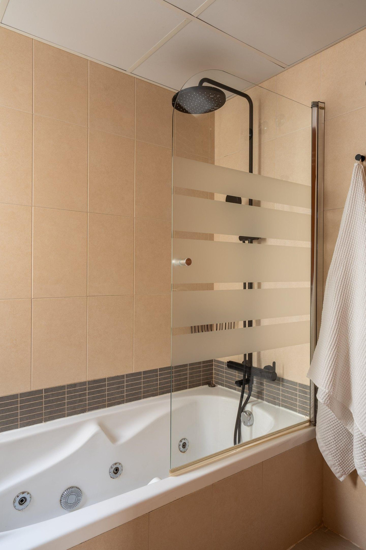 917ae9cf91130d5ddd0b15822409efd2 - 11