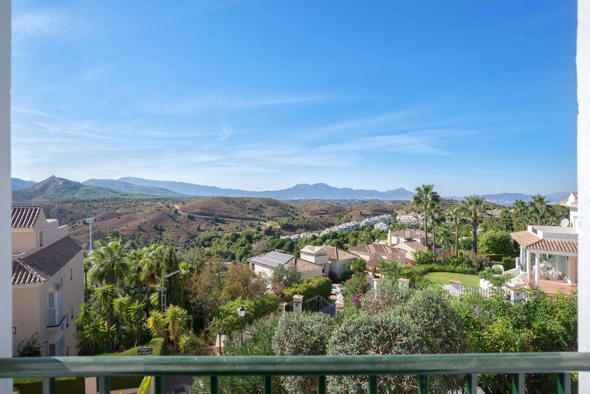 9502156fca0d00f1b39e2bdc04e7deed - 18