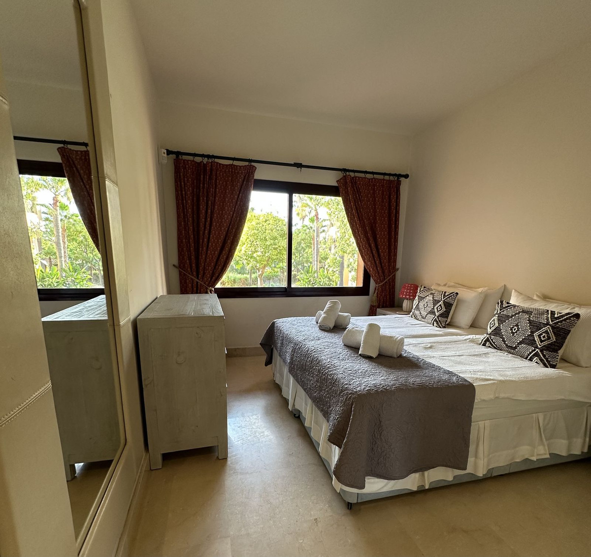 95425f157d024e89f9453354f69f877e - 10