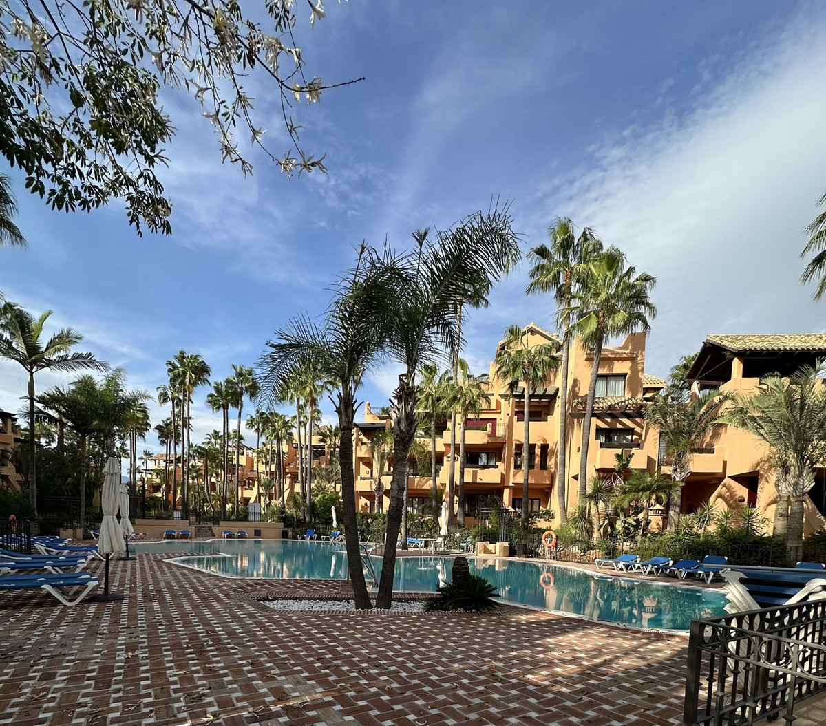 95425f157d024e89f9453354f69f877e - 2