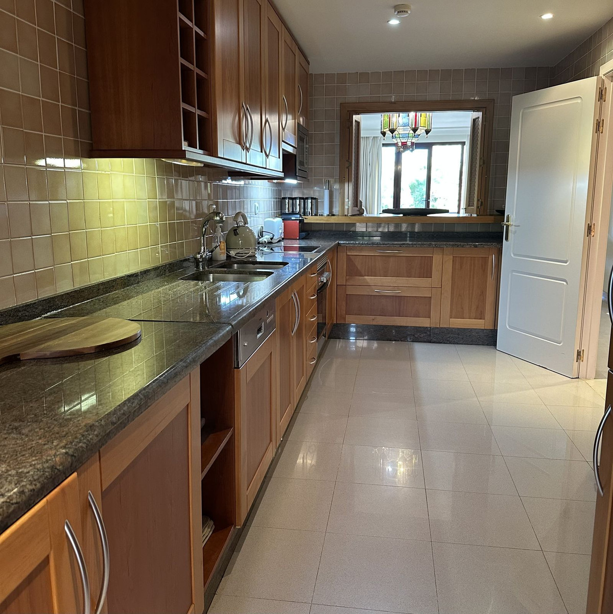 95425f157d024e89f9453354f69f877e - 9