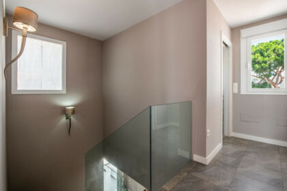 96644a83d125052bf9e9e587d6d33700 - 10