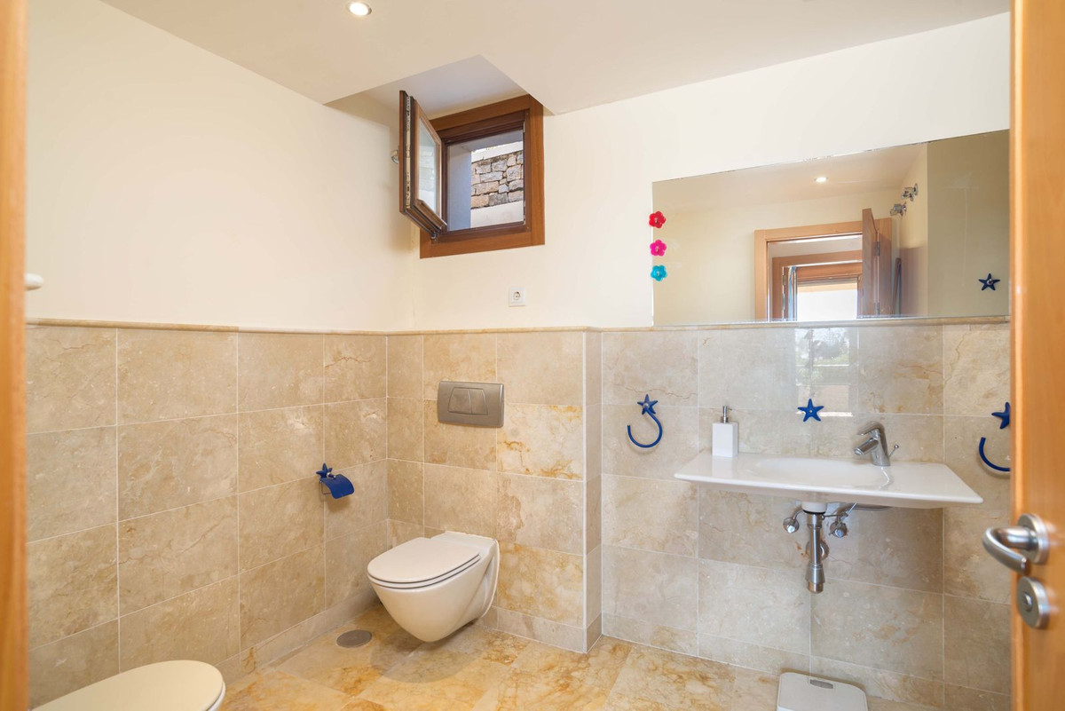 9778392b243a58cc5953e93539c6988e - 23