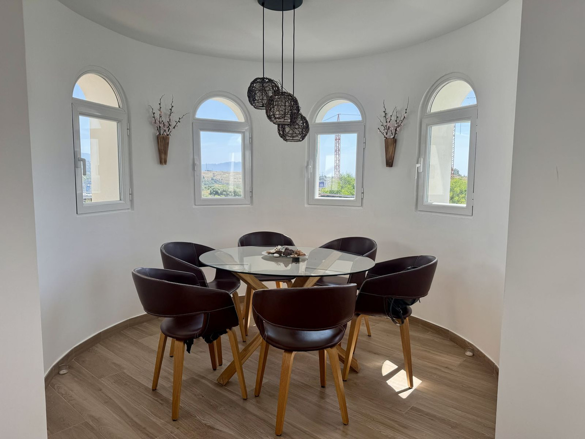 98376c2999049759b4cb6358b9642619 - 12