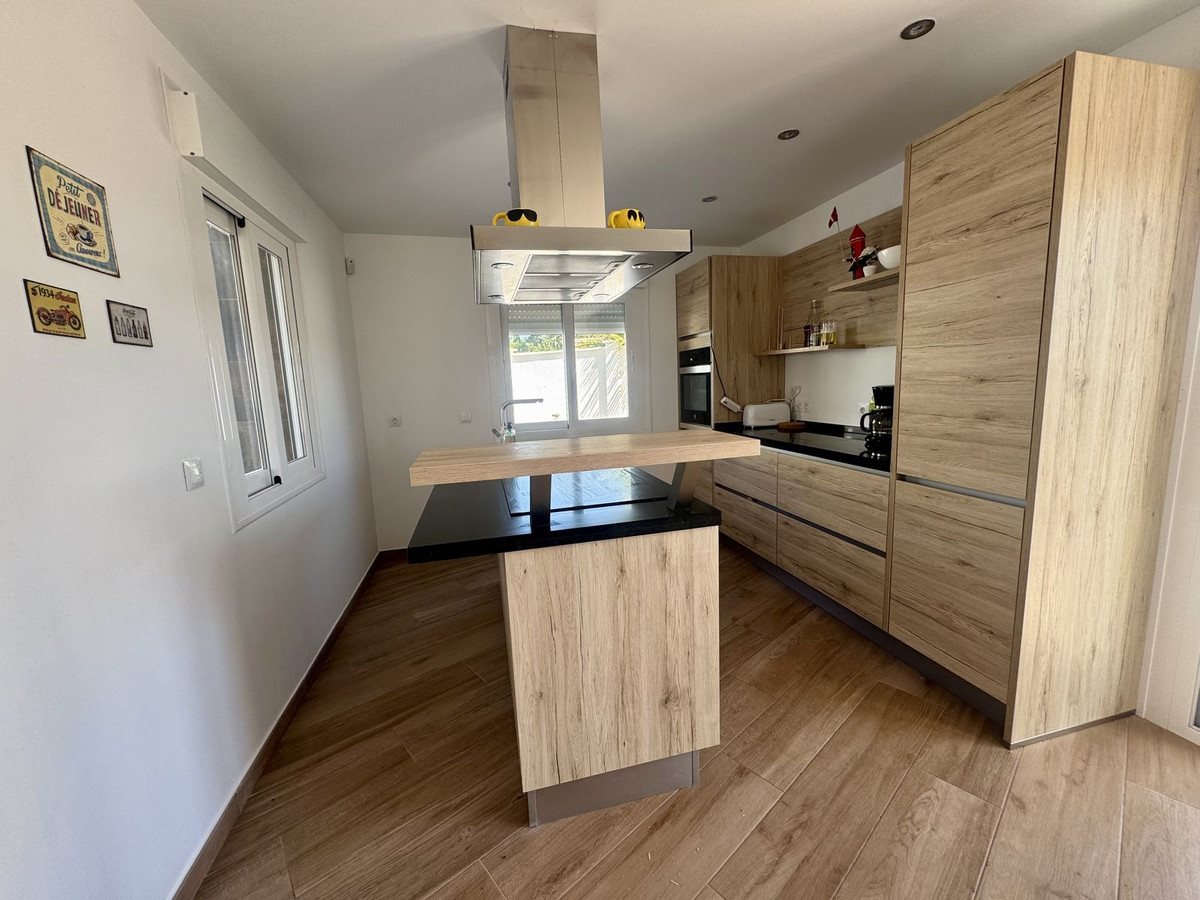 98376c2999049759b4cb6358b9642619 - 16