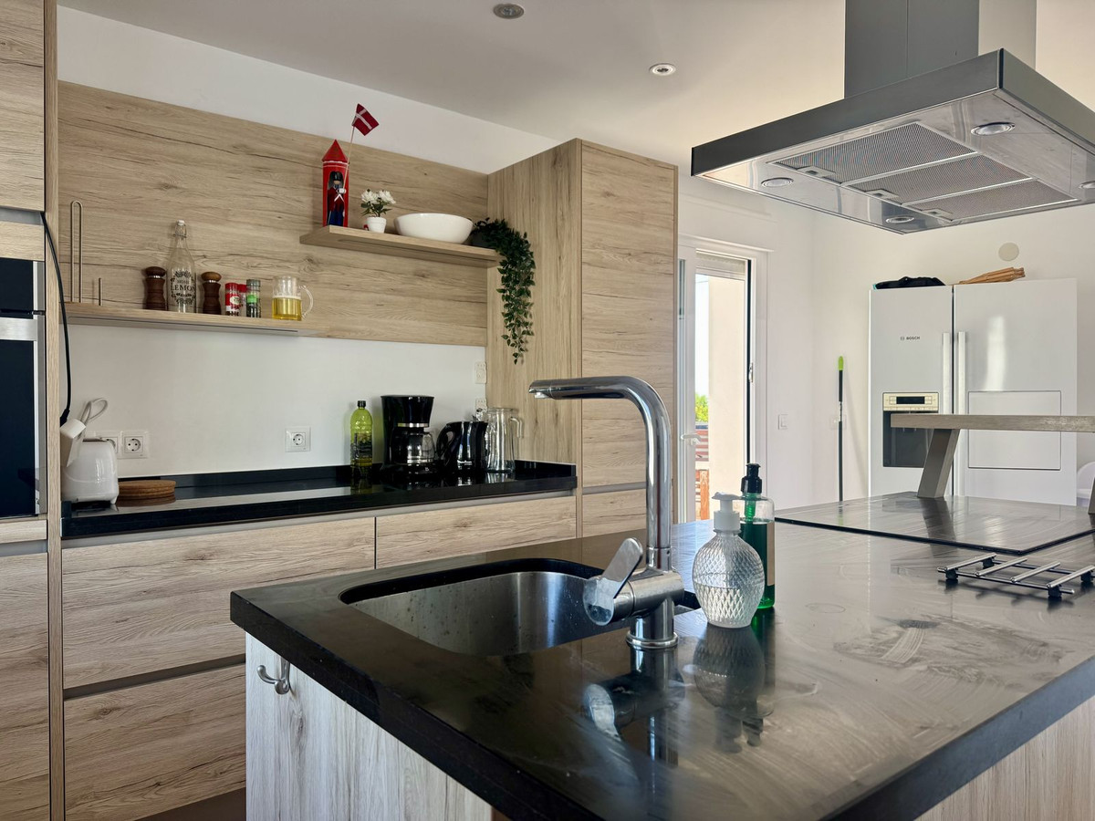 98376c2999049759b4cb6358b9642619 - 18