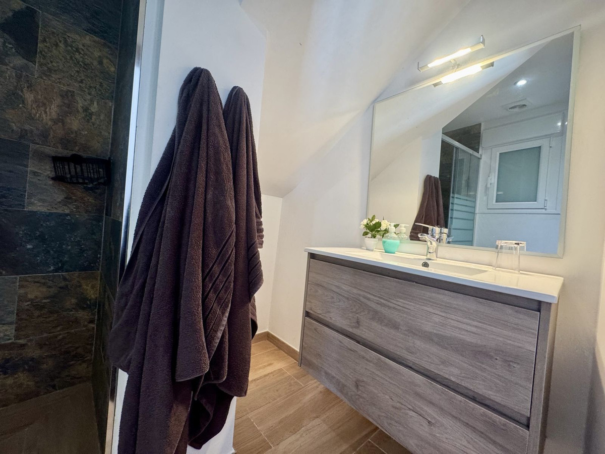 98376c2999049759b4cb6358b9642619 - 24