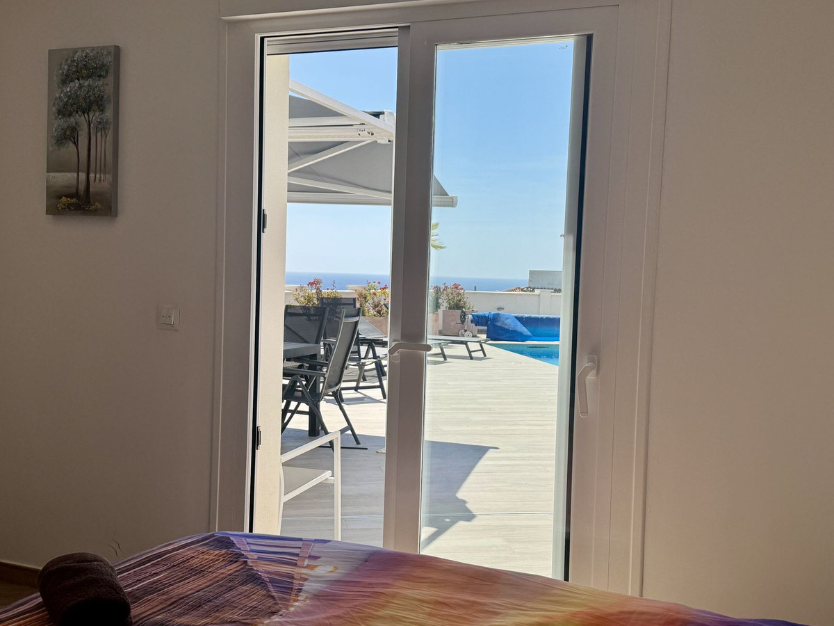 98376c2999049759b4cb6358b9642619 - 32