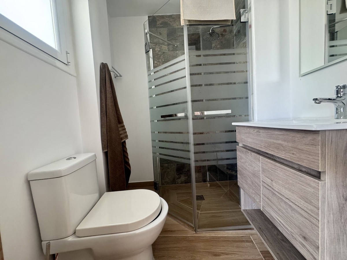 98376c2999049759b4cb6358b9642619 - 33