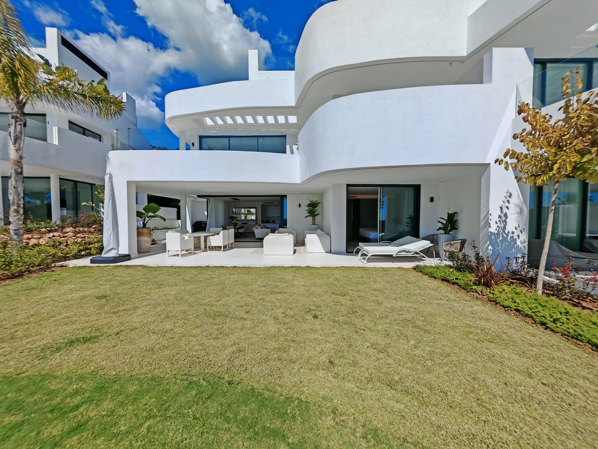 9c35bc22034cd21cf55d7787c7ed9161 - 1